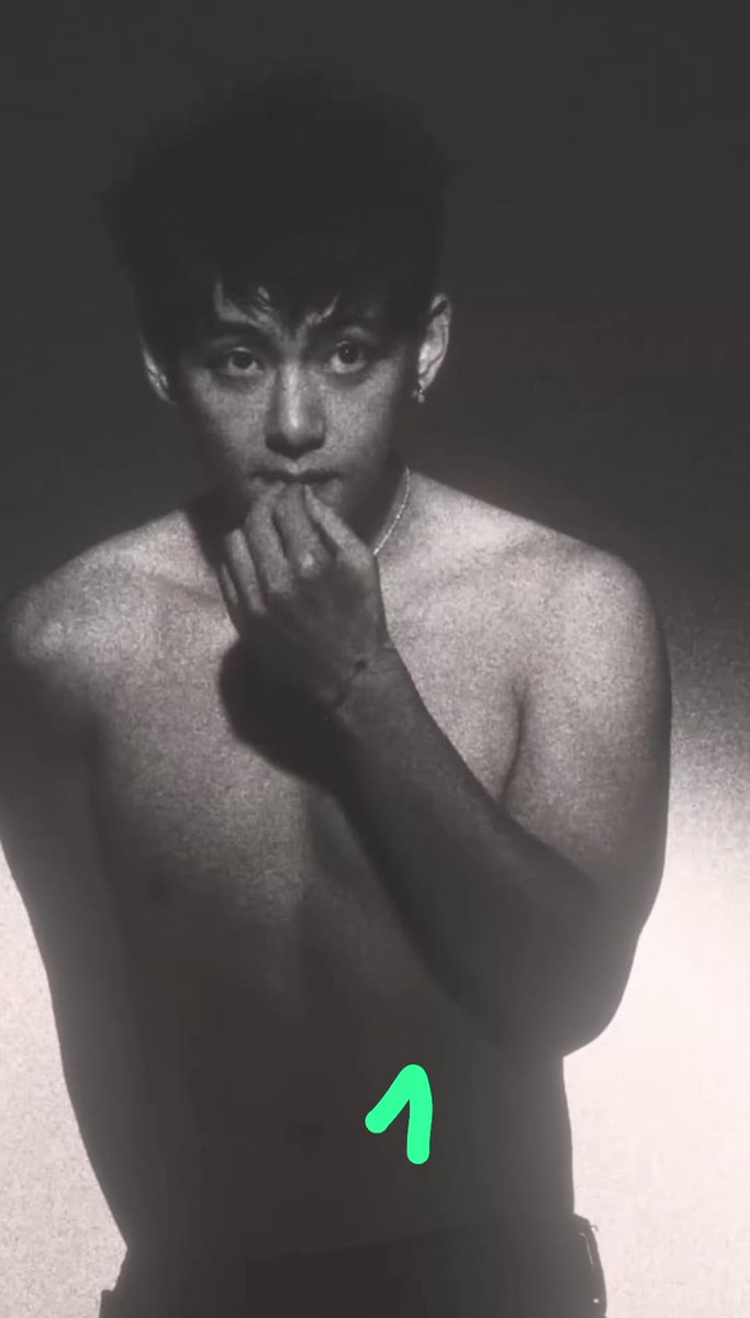 TaeStreamCol's tweet image. 3 reasons to buy Taehyung’s photobook:
1️⃣ The belly button
2️⃣ The pecs
3️⃣ The abs
#TYPE_非