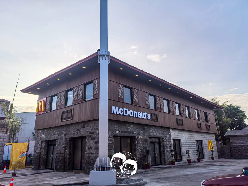 Alden's Santa Rosa McDonald branch 😍
Soft opening today  at 10am

Source: Kitkat Adventour FB page
#ALDENRichards