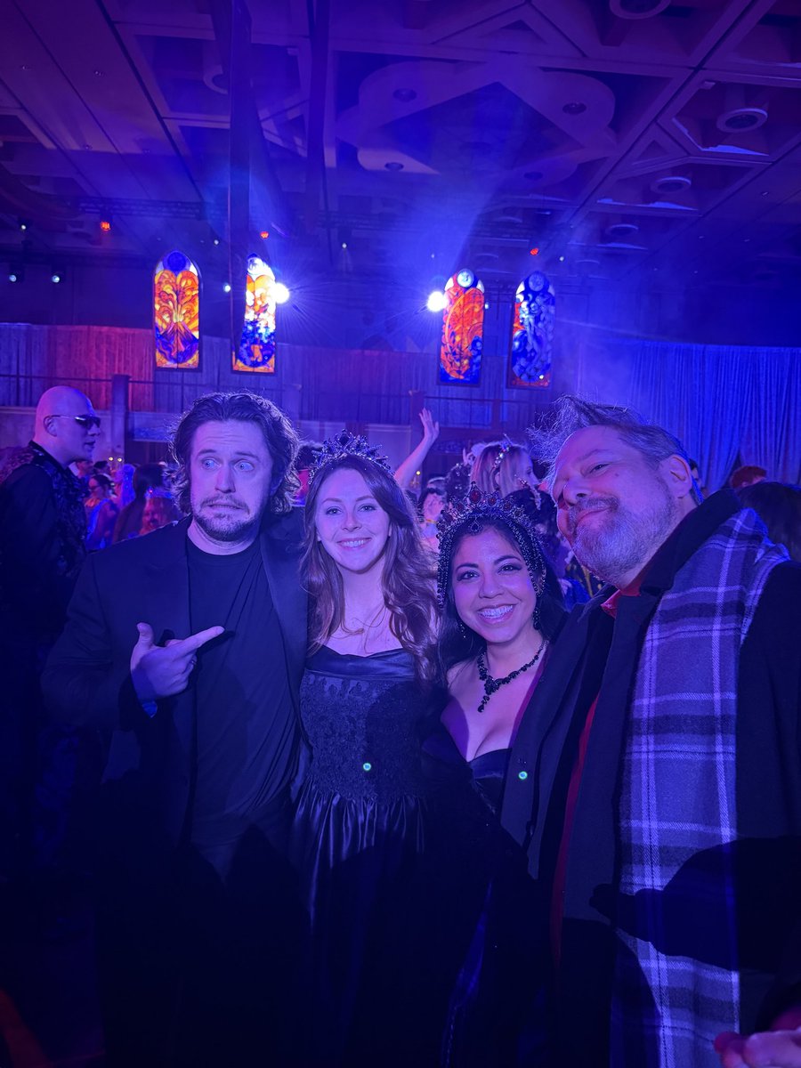 queen basic ⊛ tweet media