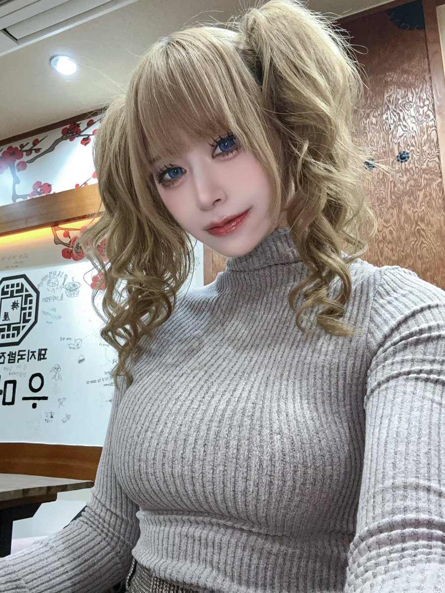 来月のスケジュールです🥂

今年の感謝を込めて、リポストした人の中から抽選で5名様にあけおめDMをお送りします📨♡

沢山頑張る1月！お店の魅力とスロットの楽しさをこれからも伝えていくよ♡
会える人たちよろしくお願いします♥️✨

 #PR #いいねでフォロバする