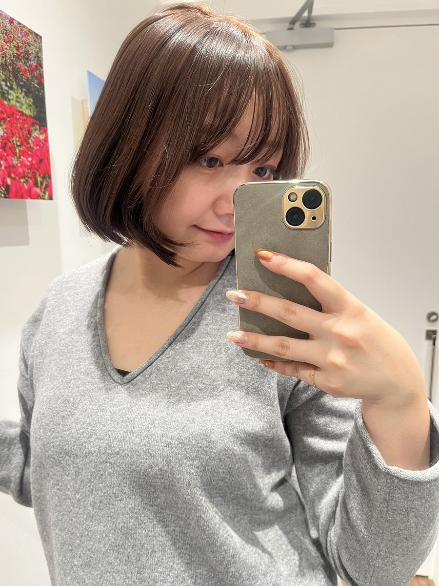 funifuniyuri's tweet photo. 今年はリフレッシュの年で、暮らしも仕事もアップデートできました。
振り返ると穏やかな表情の写真が多く、いい一年を過ごせました。
夏以降は沢山働いて疲れを溜め込んでしまったので、少しだけあり方を見直し、髪をばっさり切りました。
来年の準備に充てる静かな年末年始にします。良いお年を！ https://t.co/NbS160aIxB