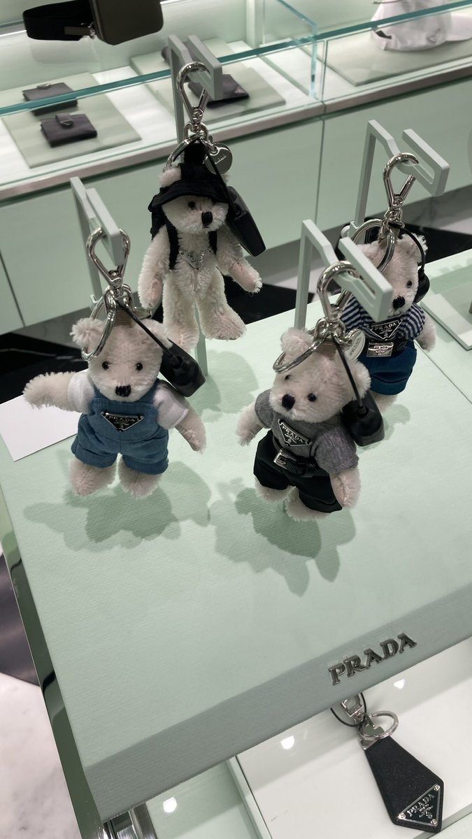 Zippcom's tweet image. They really got Prada X Labubus 😭👎🏾