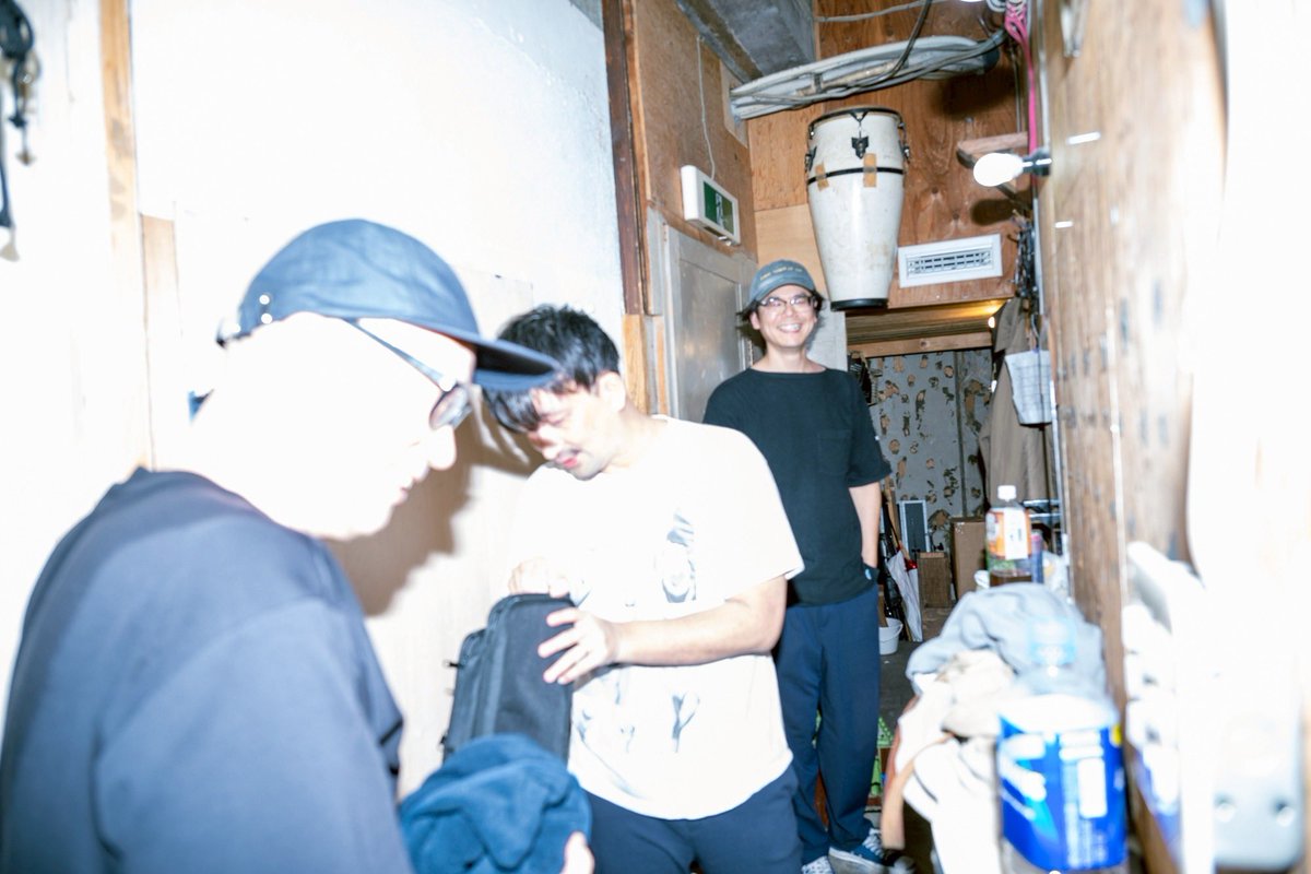 bedfromkyoto's tweet photo. 2025年ありがとうございました！
呼んでもらえたライブも自分らで組んだ企画もどちらも充実してました。
20年ツアーあり、Ewoksとのスプリット7インチリリースあり、ワンマンありで盛り沢山でした。
来年はまた前に進む一年にできればと思っています。 https://t.co/QMCGNpeNnq