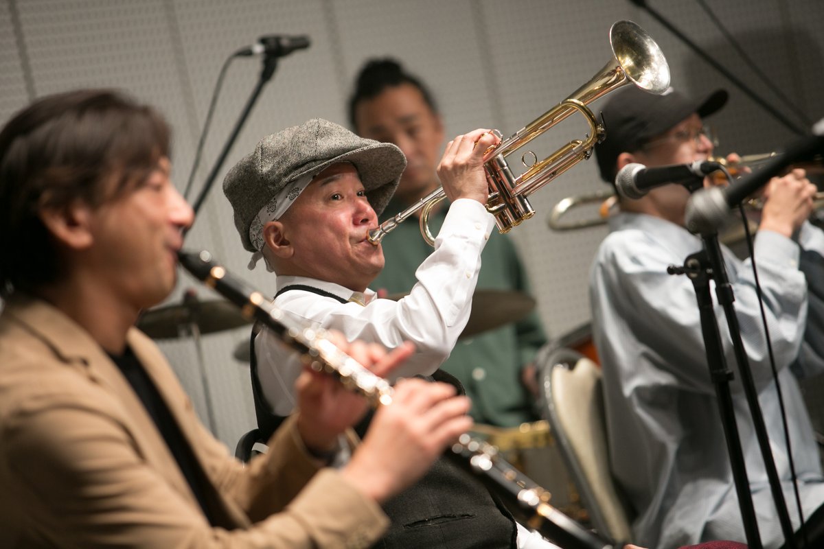 jazzcalabash's tweet photo. ◤Jazzcalabash 2025.11.23 Photo Gallery◢

MITCH
MITCH（tp,vo）鈴木孝紀（cl）細川涼介（tb）
富永寛之（g）岩田智貴（keys）米澤毅風（b）永田充康（ds）

photo by hashimoto

#jazzcalabash #ジャズカラバッシュ https://t.co/3p4tdiwJM6