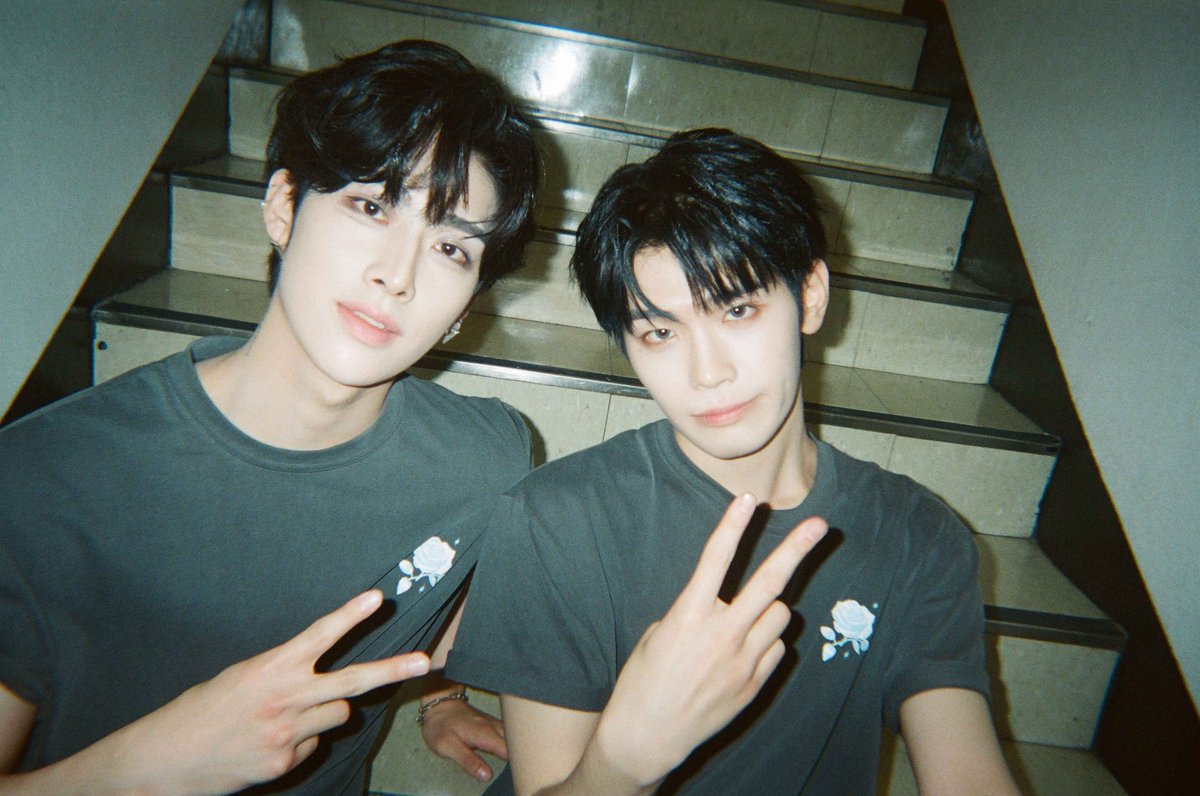 RICKYGLOBAL_'s tweet photo. [📷] 251230 — Official ZB1 Update with #RICKY 

Memories of HERE&amp;NOW tour in Seoul

🔗 : https://t.co/xRpU3go7mS

#리키 #沈泉锐 #リッキー #ZEROBASEONE #제로베이스원 https://t.co/N8XgDdIDMg