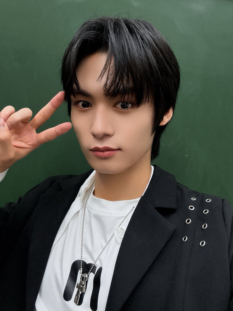 행복한 연말 되세요! 그림이들!

#BXB #비엑스비 #SIWOO #시우