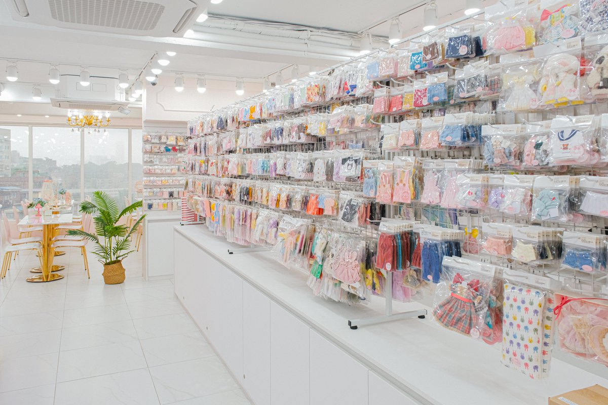 📢12월 31일(수) 루나블랑 매장은 쉬어갑니다.
새해 첫 날 2026년 1월 1일(목)에 만나요.🤗💕
확인하시어 이용에 참고부탁드립니다.

※ 카페 치카비는 양일 모두 정상 운영합니다.