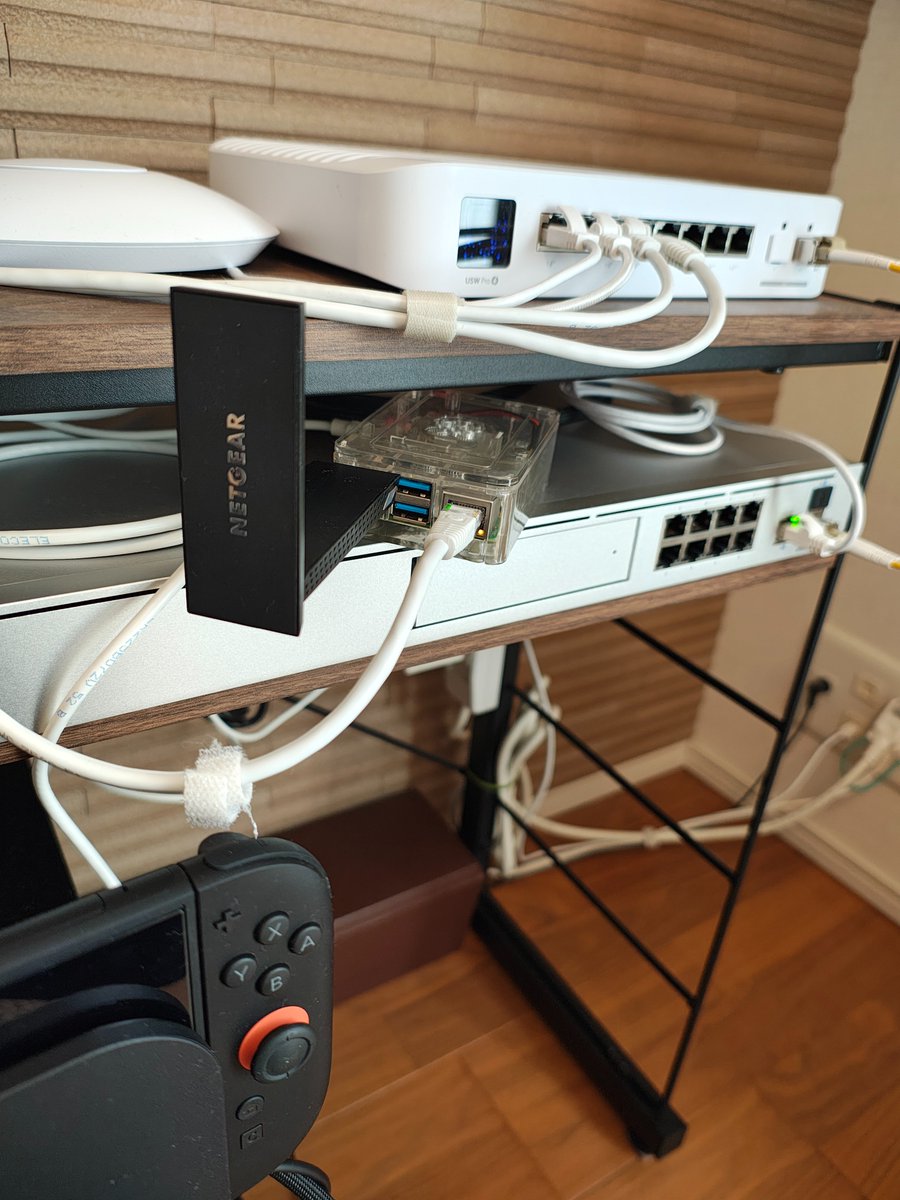 NETGEARのWi-Fiドングルをもらったので孤独のグルメを観ながらラズパイをWi-Fi6Eにしてみる。
mt7921uを国内規制に設定するのを忘れずに。