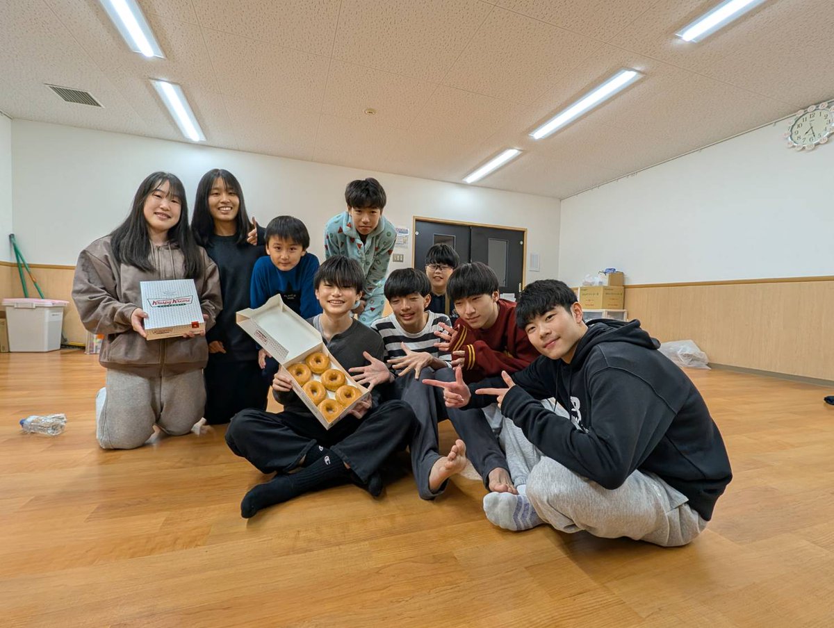 management_sq's tweet photo. 年末最後のイベント、宮崎台と有明のジュニア選手コースを対象にしたBe-Winジュニア合宿が終了！

今年も1年お世話になりましたご協賛企業様、関係者の皆様、スカッシュイベントやスクールにご参加いただきました皆様に改めて御礼申し上げます。

来年も皆様にとってよい一年となりますように。 https://t.co/kDQymWHRMR