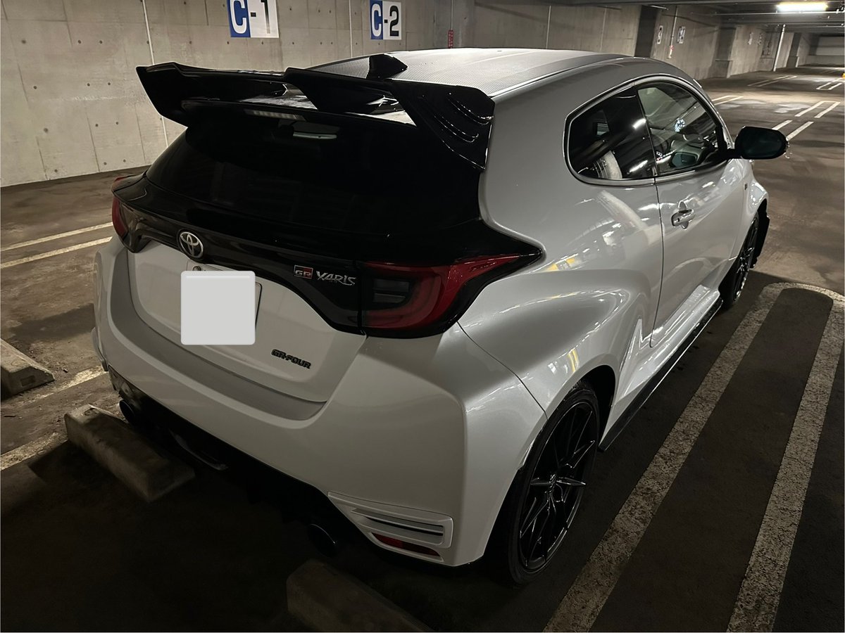 今年最後の洗車完了🚗
そして、エアロパフォーマンスPKG用のボンネットとリアバンパーダクト装着
#GRヤリス