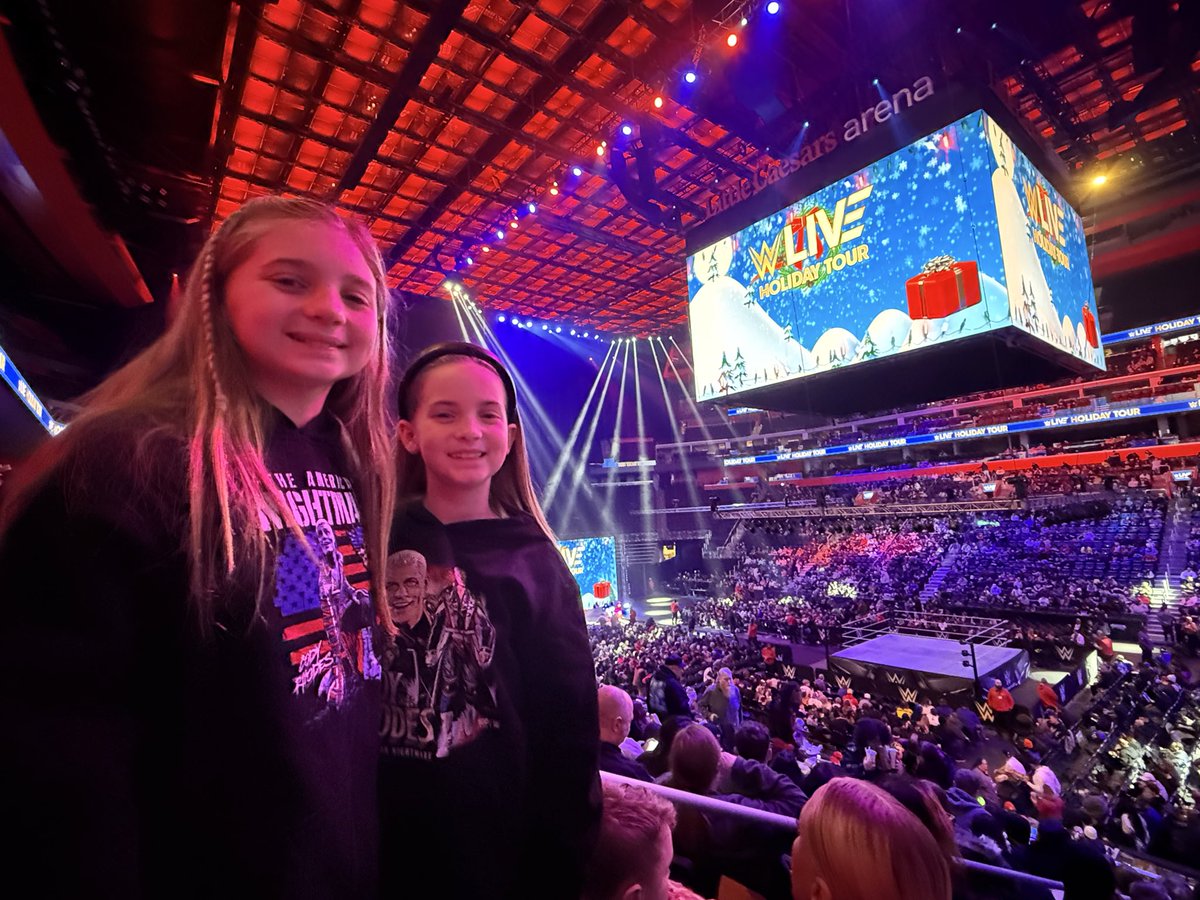 shapdog33's tweet photo. LFG #WWEDetroit https://t.co/k91pT1R8Lj