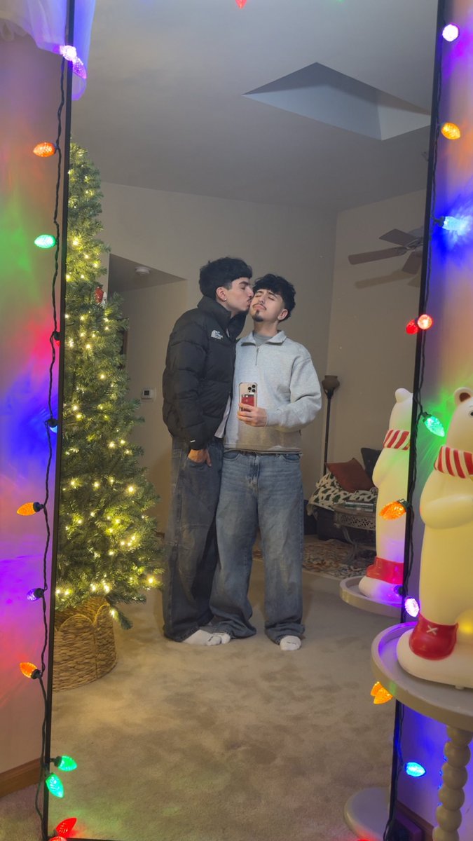 hennyonmylips's tweet image. is it new years yet?