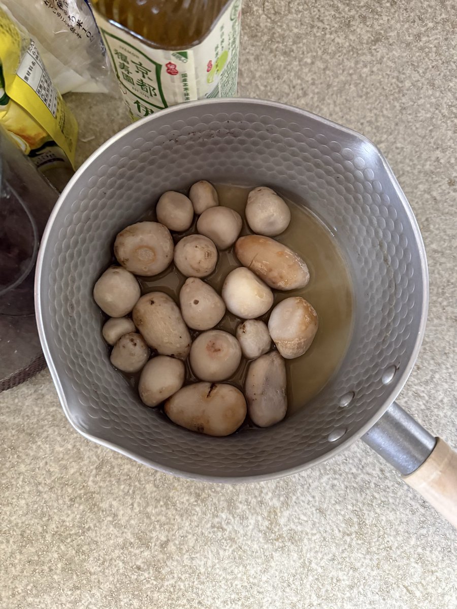 はいはい、毎年恒例のお節料理の時間（笑）
とりあえず、午前中にだいたい終わったので、夜のお蕎麦の準備を夕方からしますかね。