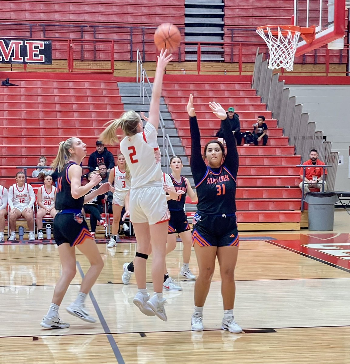 CGSportsNetwork's tweet image. 4A No. 3 Center Grove girls basketball improves to 14-0, winning the Carol Tumey Tournament Championship over 3A No. 4 Silver Creek, 47-38.

CG scorers:
Gilliard 23
Waggoner 10
Sprong 6
Tapak 5
Pierce 3

CG is at 4A No. 7 Bloomington South on Tuesday at 7:30.