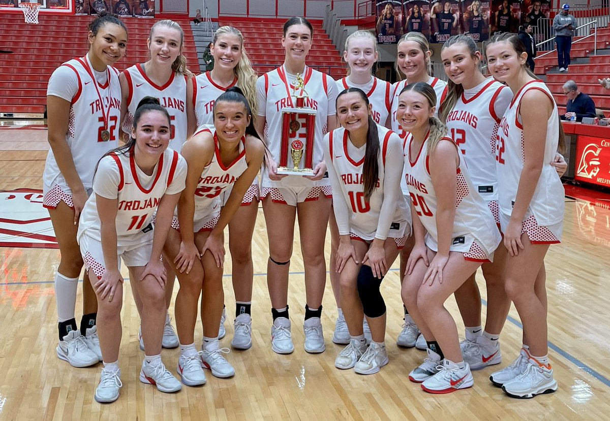 CGSportsNetwork's tweet image. 4A No. 3 Center Grove girls basketball improves to 14-0, winning the Carol Tumey Tournament Championship over 3A No. 4 Silver Creek, 47-38.

CG scorers:
Gilliard 23
Waggoner 10
Sprong 6
Tapak 5
Pierce 3

CG is at 4A No. 7 Bloomington South on Tuesday at 7:30.