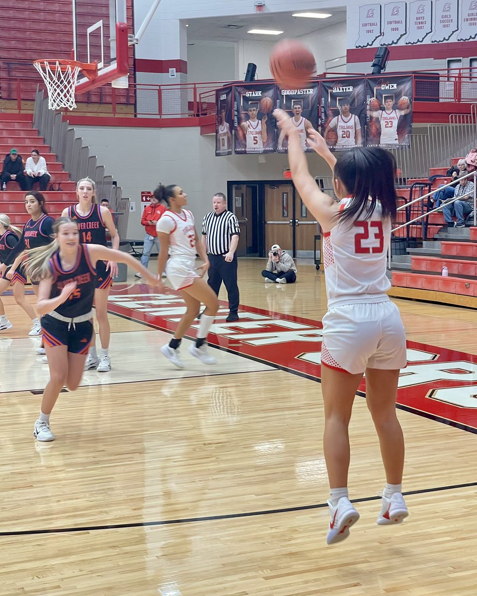 CGSportsNetwork's tweet image. 4A No. 3 Center Grove girls basketball improves to 14-0, winning the Carol Tumey Tournament Championship over 3A No. 4 Silver Creek, 47-38.

CG scorers:
Gilliard 23
Waggoner 10
Sprong 6
Tapak 5
Pierce 3

CG is at 4A No. 7 Bloomington South on Tuesday at 7:30.
