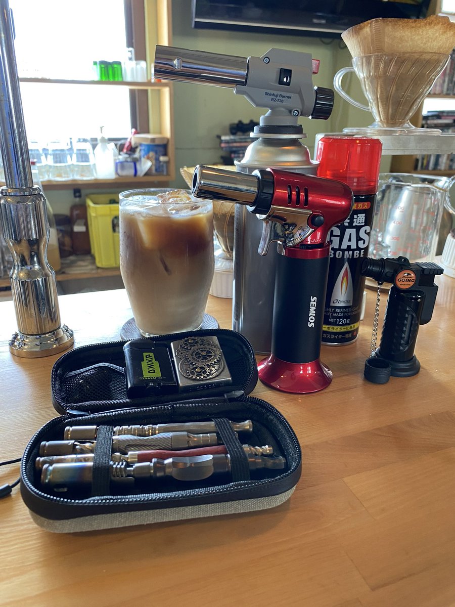 CTHRAG_YASKA's tweet photo. #2025年振り返り - 1
1.CBDアナログベポライザー
3月、#dynavap がボールヒートと言う新しい方法を発表。
#ThermalHyperCap と #BallRCap 二種類手に入れたのだが、後者はいまいち。
前者はとても気に入って、ずっとこのキャップで #HyperDyn ばかり使ってた。
このあと、ライター購入祭りに! https://t.co/2OdEKMJE7k