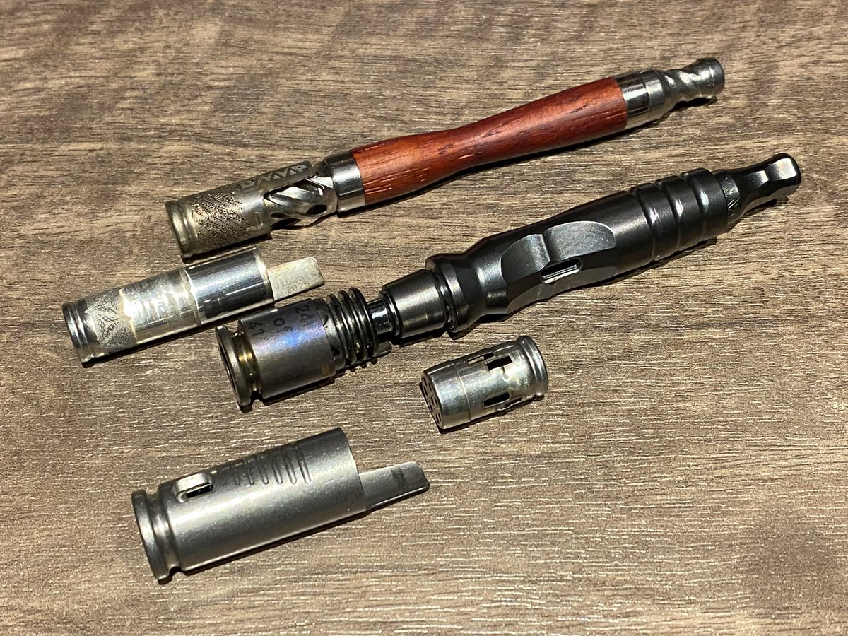 CTHRAG_YASKA's tweet photo. #2025年振り返り - 1
1.CBDアナログベポライザー
3月、#dynavap がボールヒートと言う新しい方法を発表。
#ThermalHyperCap と #BallRCap 二種類手に入れたのだが、後者はいまいち。
前者はとても気に入って、ずっとこのキャップで #HyperDyn ばかり使ってた。
このあと、ライター購入祭りに! https://t.co/2OdEKMJE7k