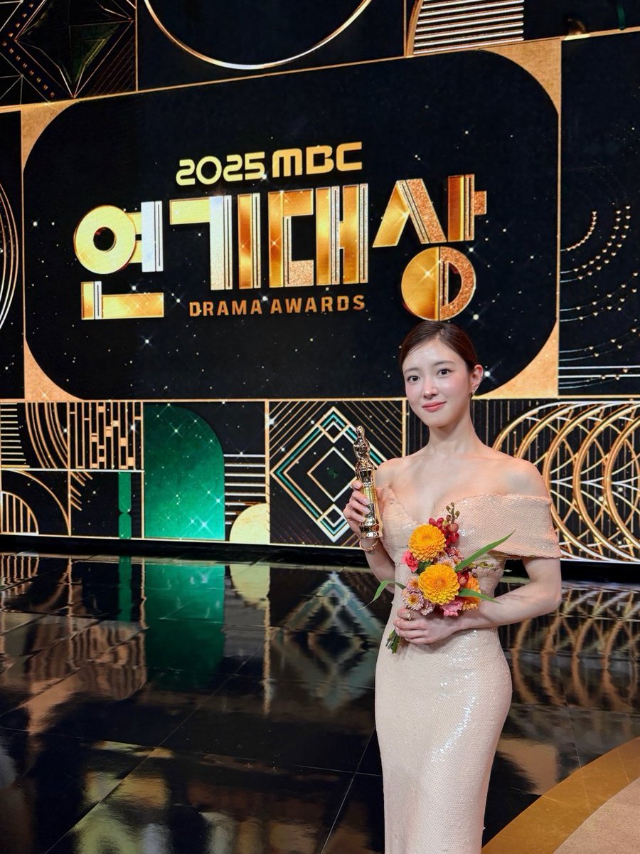 이세영, 'MBC 연기대상' 베스트 액터상 영예…"연기자로 살 수 있어 행복" 
#이세영 #LeeSeYoung #모텔캘리포니아 #MotelCalifornia 
#수상소감 #2025MBC연기대상 #베스트액터상 #iMBC연예 

이세영은 “베스트 액터라는 말 만으로도 감사하다. 작품을 하며 깨달은 부분이 있다. 나는 함께 일하는