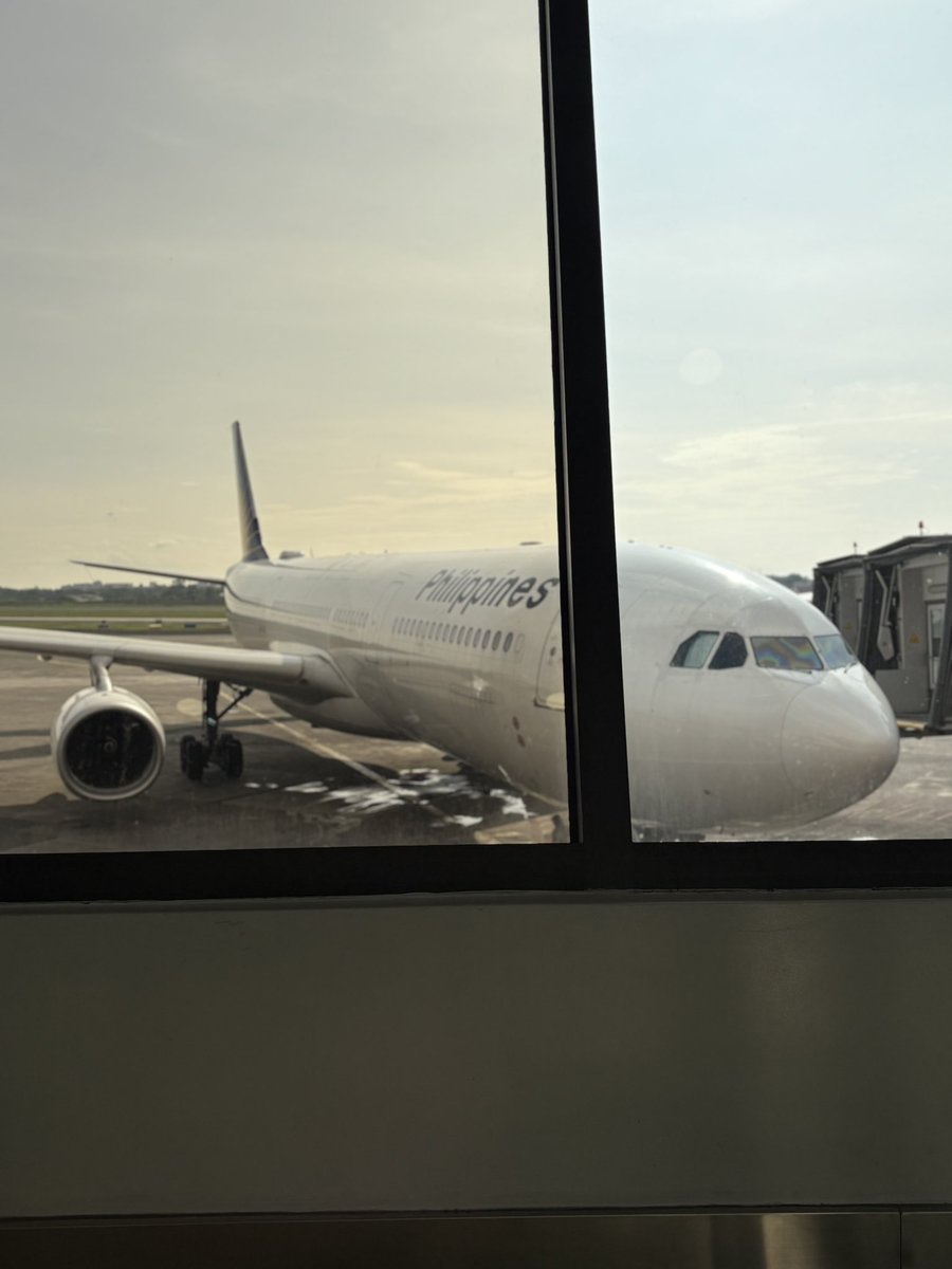 Dsmith874's tweet photo. From takeoff to countdown.✈️🎆 https://t.co/bl9WfFTsH8