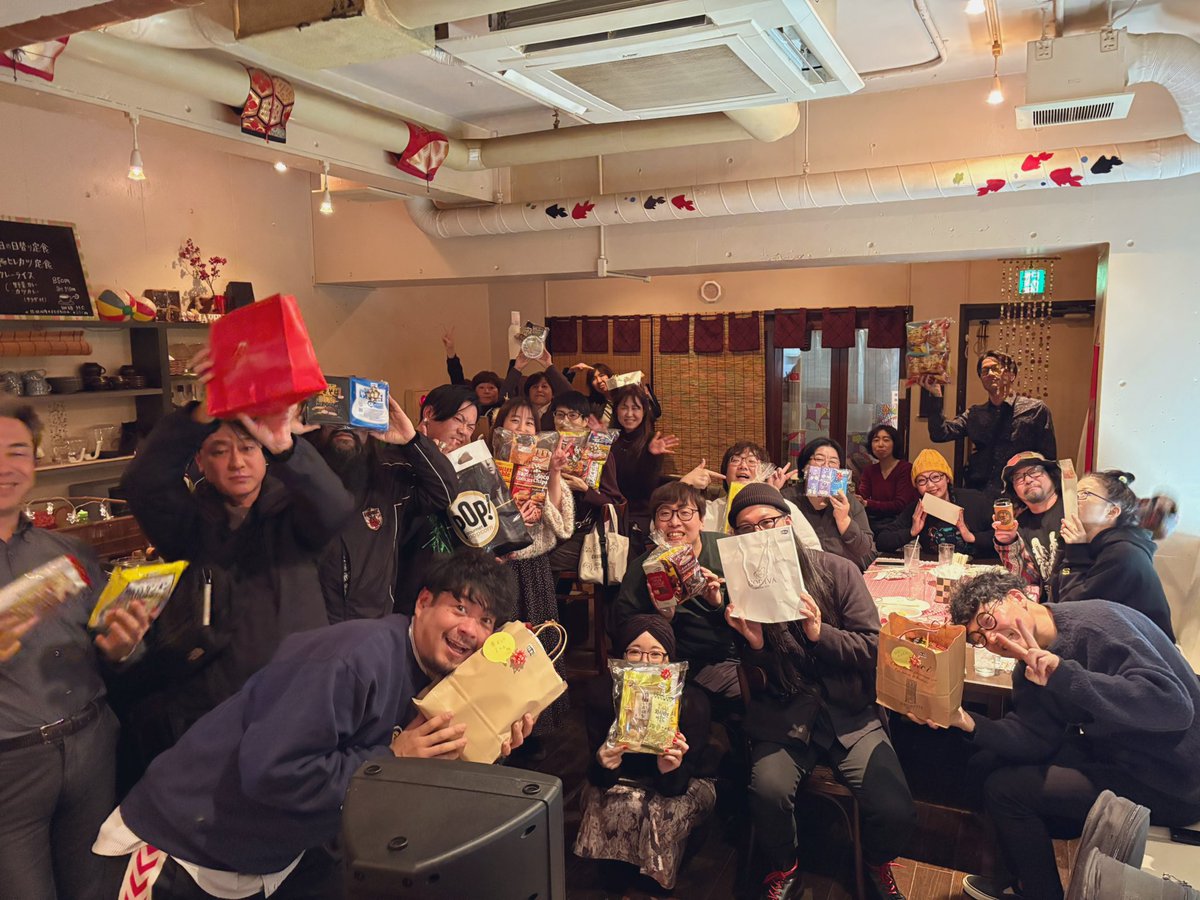 来年1月のお知らせです。
1月16日（金）は夜まで通常営業させていただきます。

今年もありがとうございました！
2026年も一生懸命がんばりますのでよろしくお願いいたします。

写真は先日のクリスマス音楽会での一コマ📷
来年も美味しいものたくさん食べていっぱい楽しみましょう☺️🍚