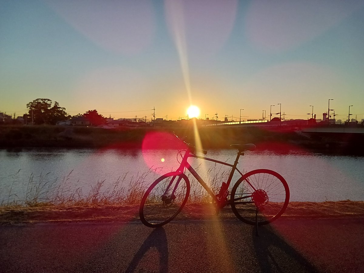 misaki_11__'s tweet photo. #朝夜ライド
今月は、
294.00km🚲️

ようやく冬
12月@2025ライド

ランニング休止中👣

毎日の自転車通勤で
充分と決めてから…

片道10.5㌔往復21.0㌔

今月のハイライト
富士山、鳥羽、尾張

特に鳥羽のラッコ✓🦦
…チャリで行った訳ではない

素敵な新年を

2025/12月のアクティビティ
#走行距離 https://t.co/zSzKpRM1Iu