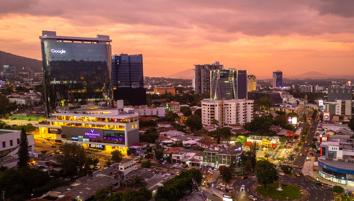 En 2025, El Salvador avanza con confianza, seguridad, inversión y un crecimiento que abre nuevas oportunidades para todas las generaciones.

Ahora que tenemos seguridad podemos tenerlo todo. Este año logramos resultados sin precedentes.

#2025SV 🇸🇻