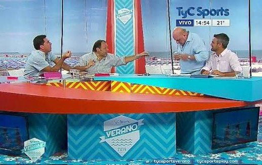 DePrimeraa's tweet photo. Los veranos ya no se ven iguales desde que se fue este programa, Pagani gritando, el checho Batista siendo entrevistado por décima vez, humo de mercado de pases.

La cosa sana. https://t.co/TcStqiQ9Q0