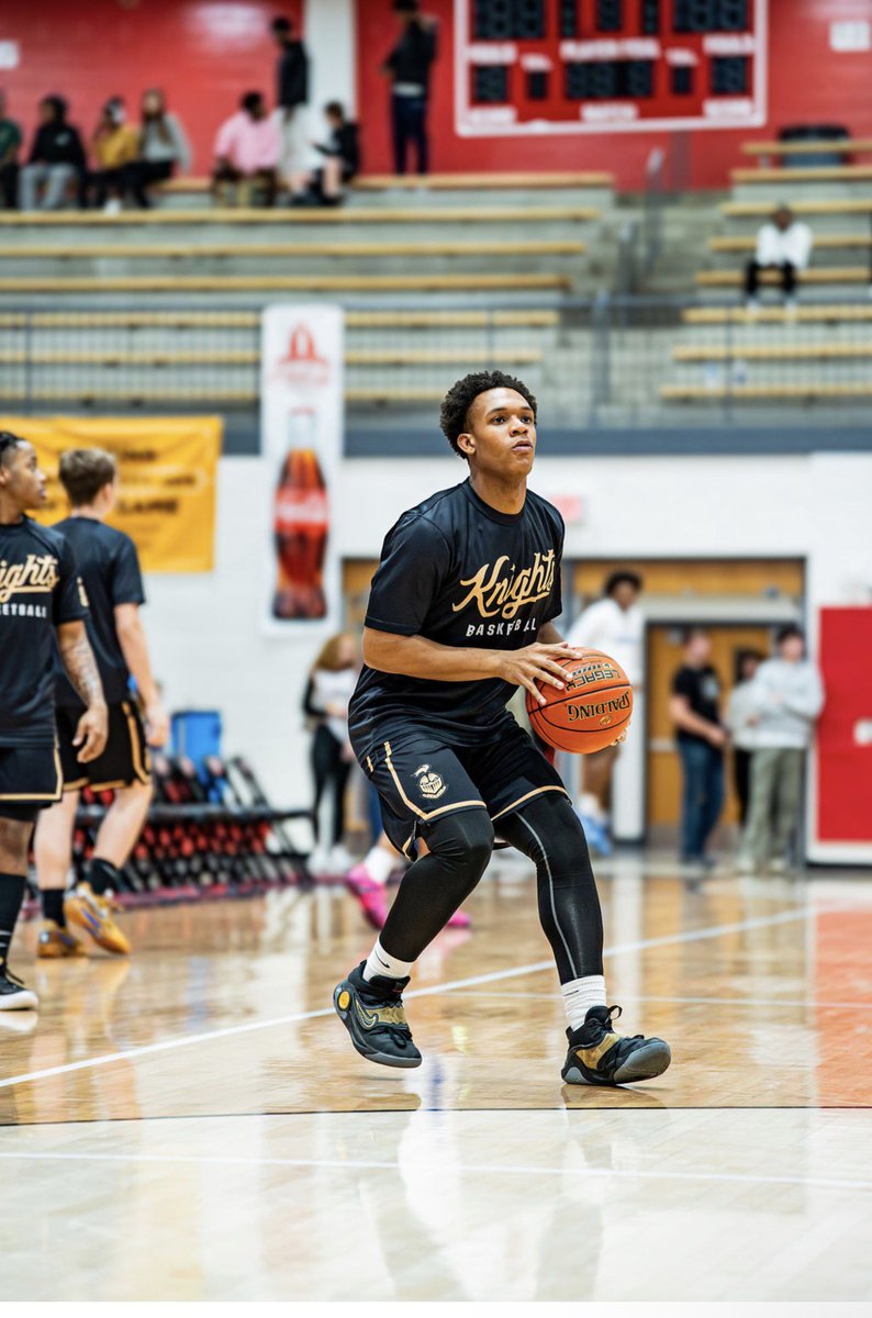 miller_kylin's tweet photo. check me out at 
 https://t.co/MM0kpGTtzx IM one of the best junior Guards in the state of Arkansas https://t.co/89C5gkTEkV