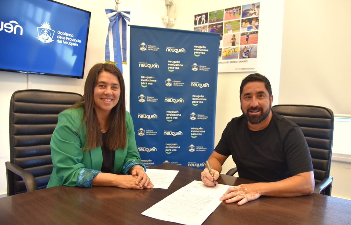 maritavillone's tweet photo. Hoy por decisión de nuestro Gobernador @Rolo_Figueroa se firmó el convenio de acompañamiento a la delegación neuquina que participará del Certamen Pre Laborde 2026! 

El grupo está integrado por 60 artistas, músicos y bailarines de distintas localidades de la provincia! https://t.co/nTM8sLcnRN