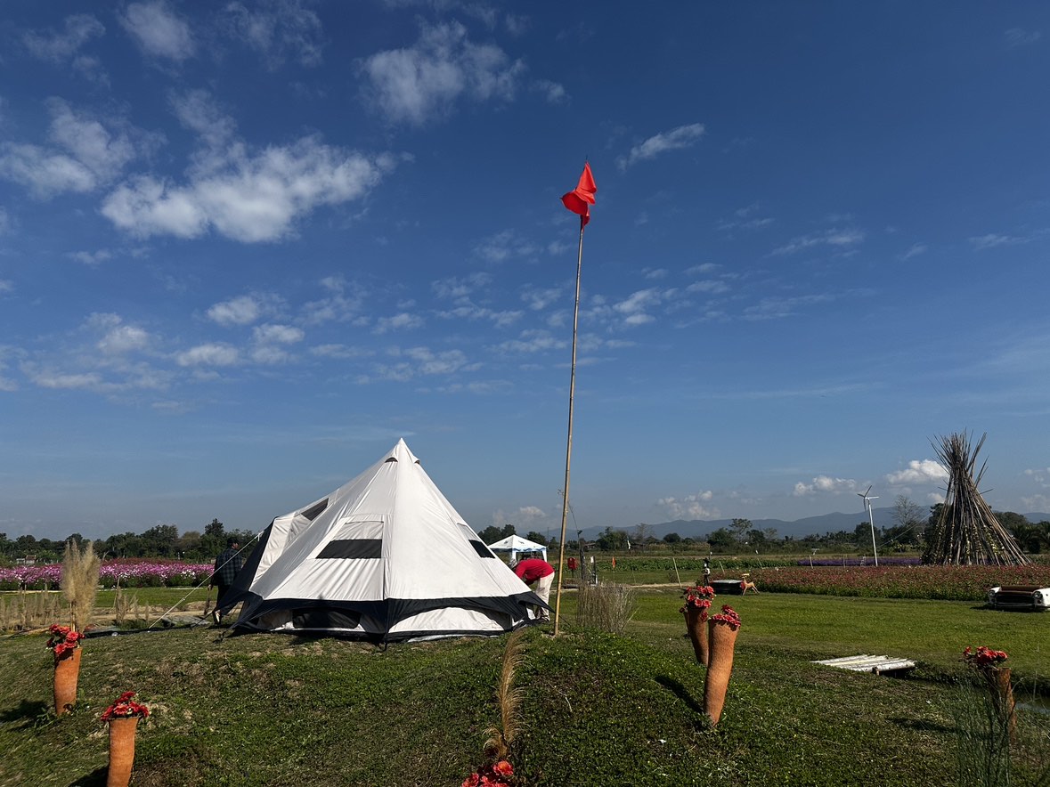 glamcamp01's tweet photo. Elevate European glamping! 🌿 20+ yrs crafting premium tents: 100% cotton canvas, customizable. UK office for seamless EU support. Perfect for Alpine &amp; Med escapes. Transform your hospitality business! 👉 https://t.co/BDCJcQbrQ4 #GlampingEurope #B2BOutdoors https://t.co/KbCBK82jso