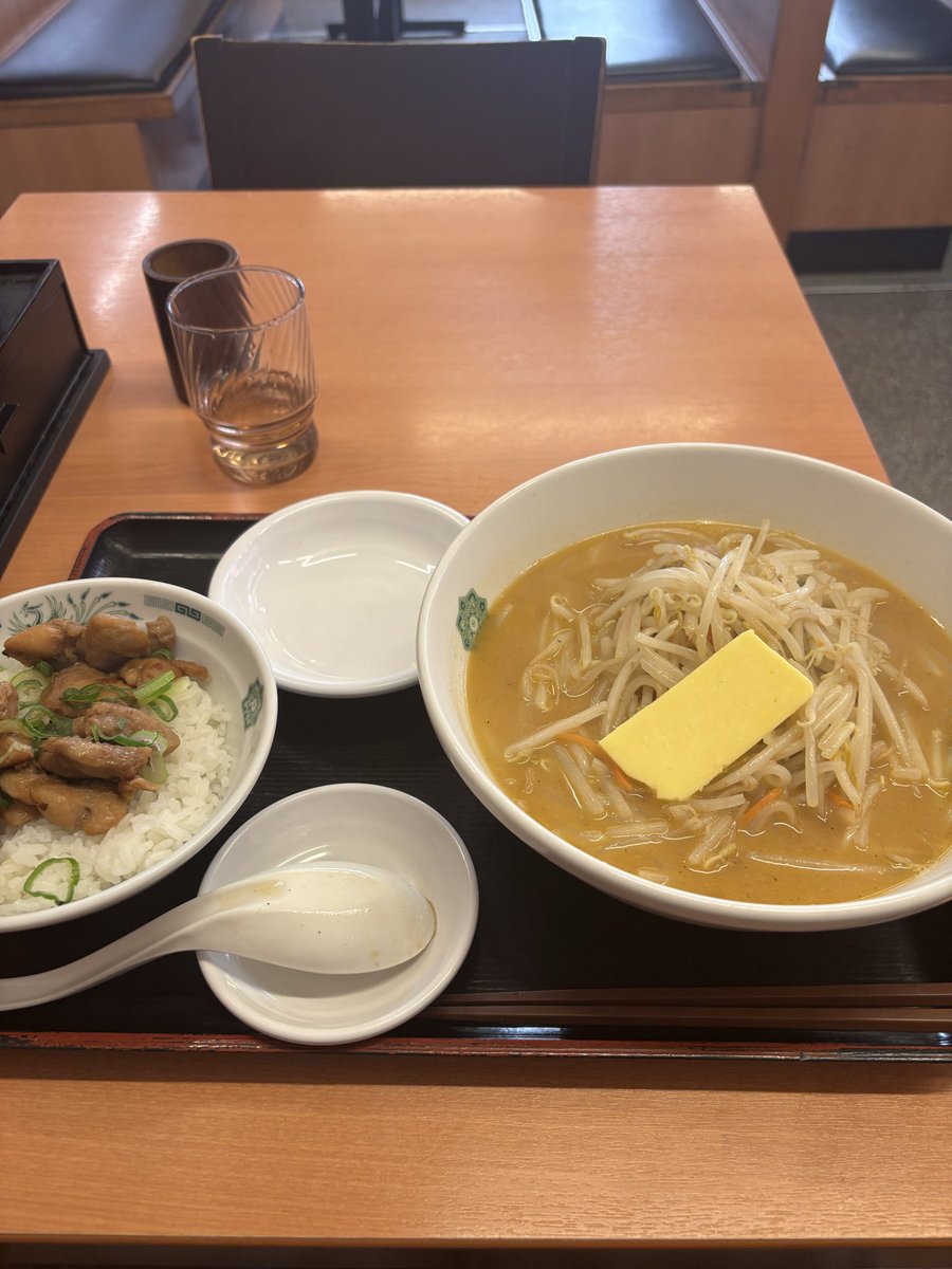 Apache27628932's tweet photo. 今年は31日まで仕事。日高屋の味噌ラーメンが沁みる。 https://t.co/902MSmatJa