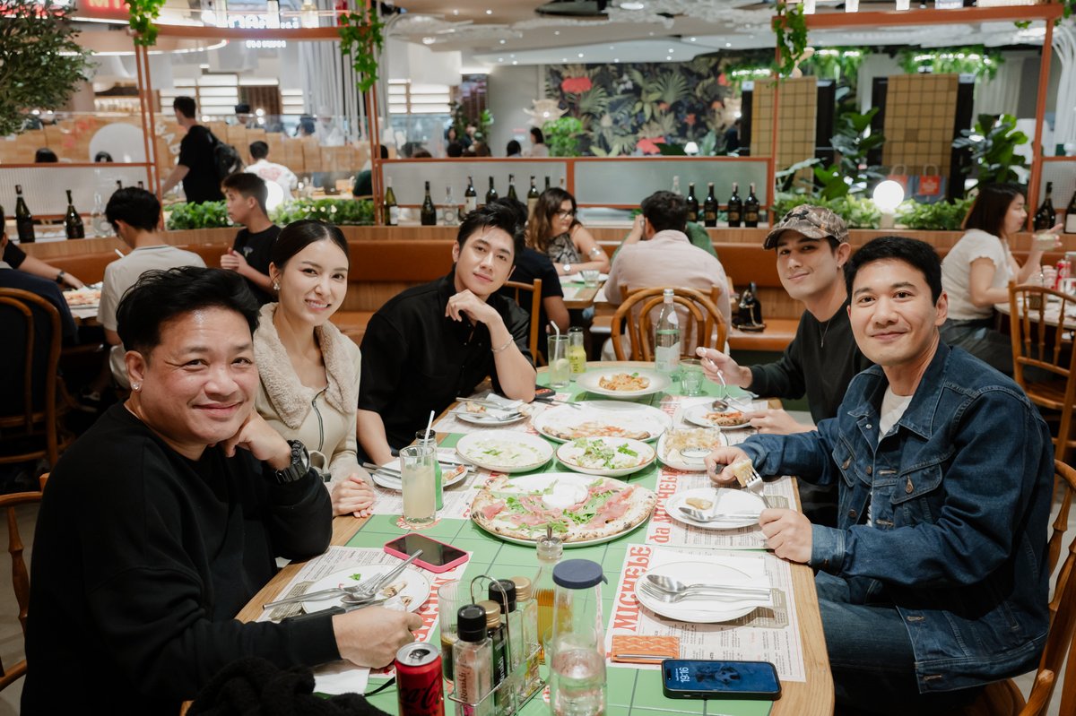 แจม รชตะ (<a href="/RachataJam/">Jam Rachata</a>) และ พิมมี่ พิมพ์ลภัส (<a href="/Pimpimlapas_j/">Pim Pimlapas</a>) กับ New Hangout Destination แห่งใหม่ ใจกลางสยามพารากอน

📍 L'Antica Pizzeria Da Michele, NEXTOPIA, 5th Floor, Siam Paragon 

#JamRachata #แจมรชตะ #pimlapasj #NEXTOPIA #SiamParagon