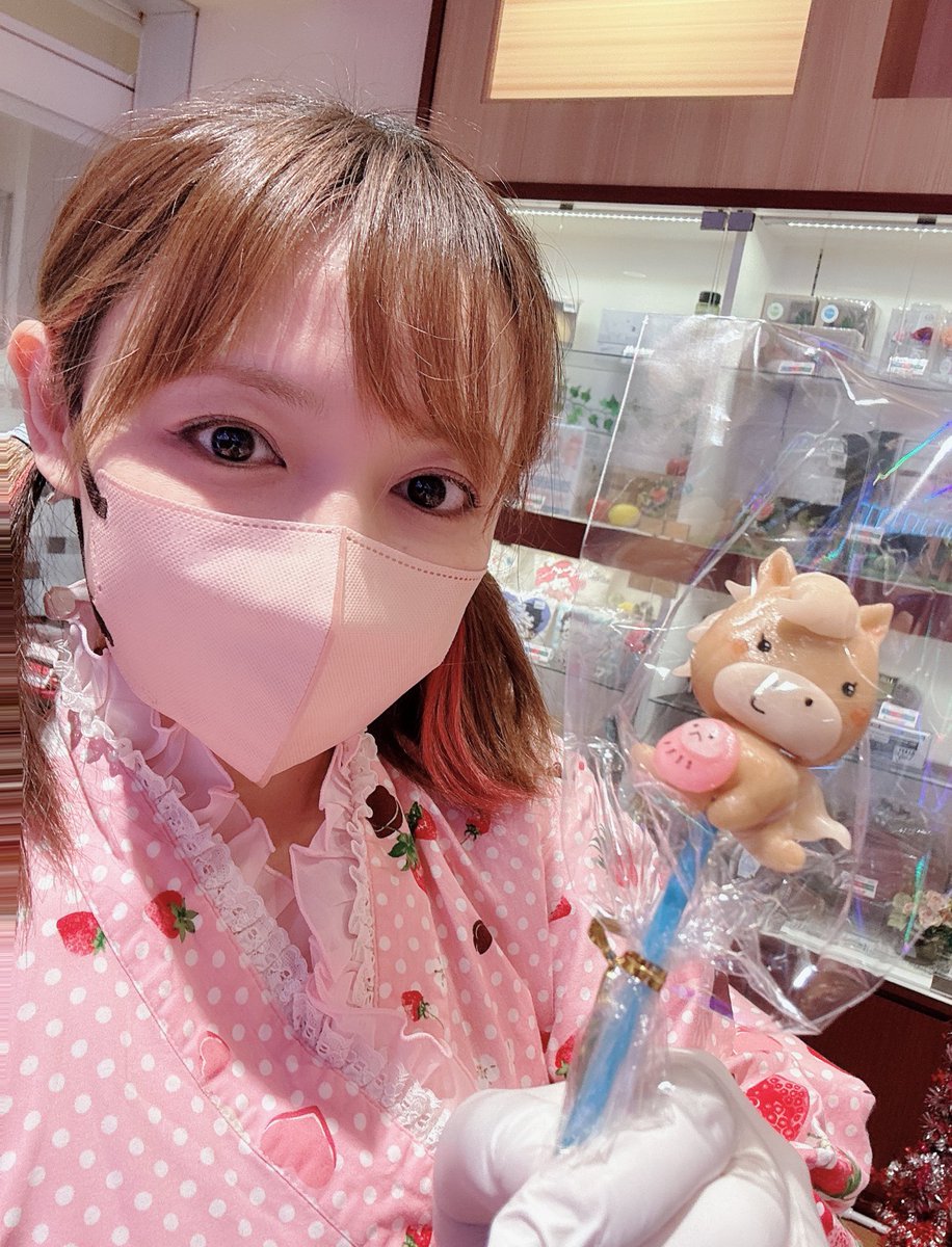 あめ☁様用です！ ぶいぶいぶい” V8シリーズの教育番組風新CMの“シェーバーのお姉さん”は