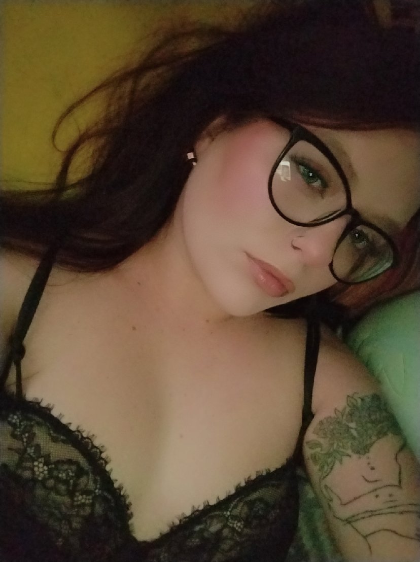 RogueChickTTV tweet media