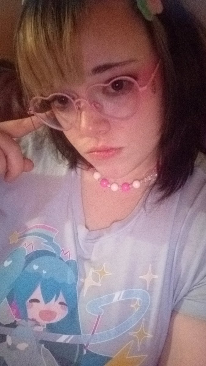 one year ago // today

things get better when you have hair:?