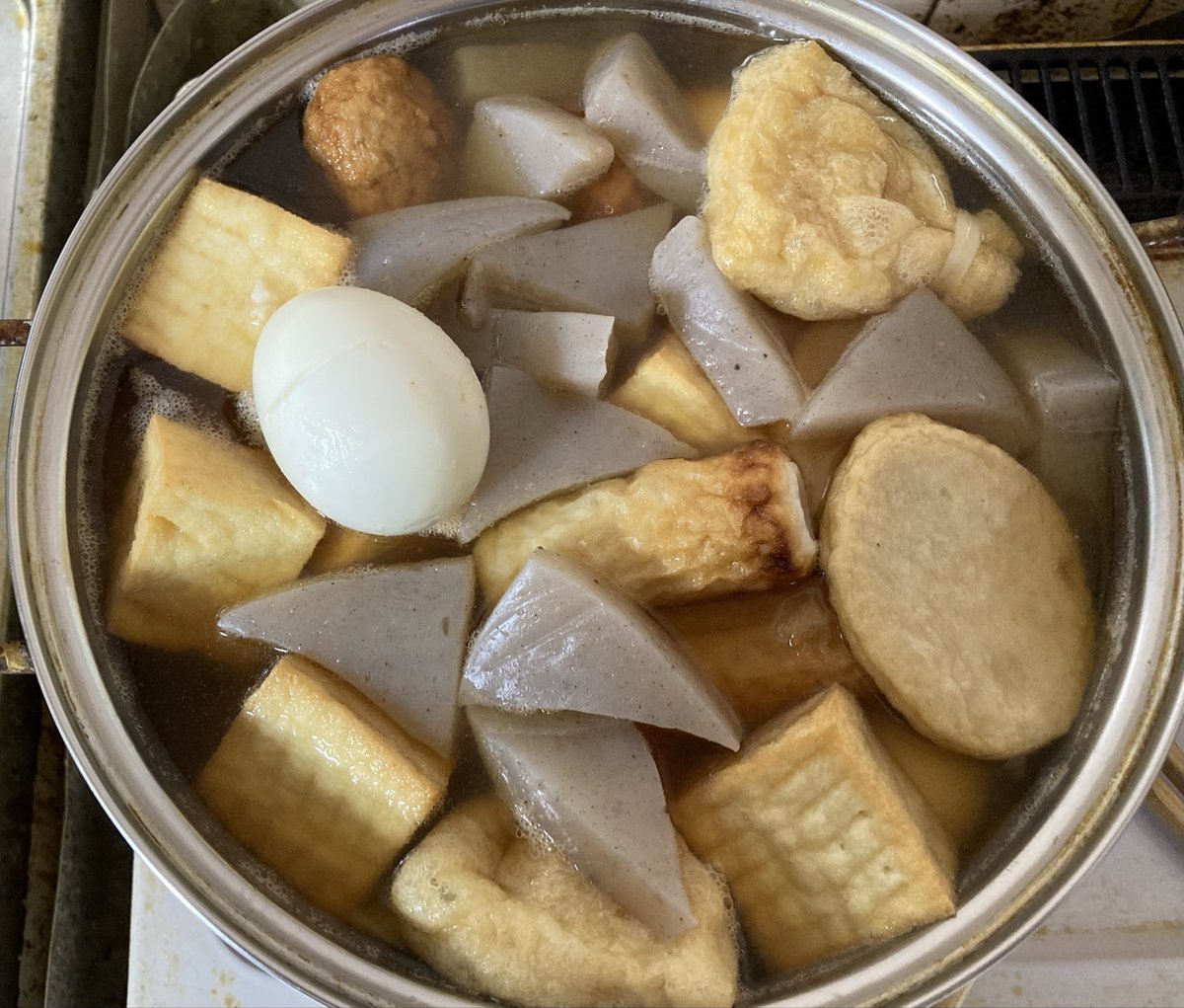 ruby231960's tweet image. 掃除🧼してない実家の台所で💧『おでん🍢』作り
お昼はお刺身と焼き鳥でよいかな
これから先のことが不安で気分がすぐれなくて⤵️ｳﾂになりそうだけど😢
良いお年をお迎えくださいね
来年もよろしくお願いします