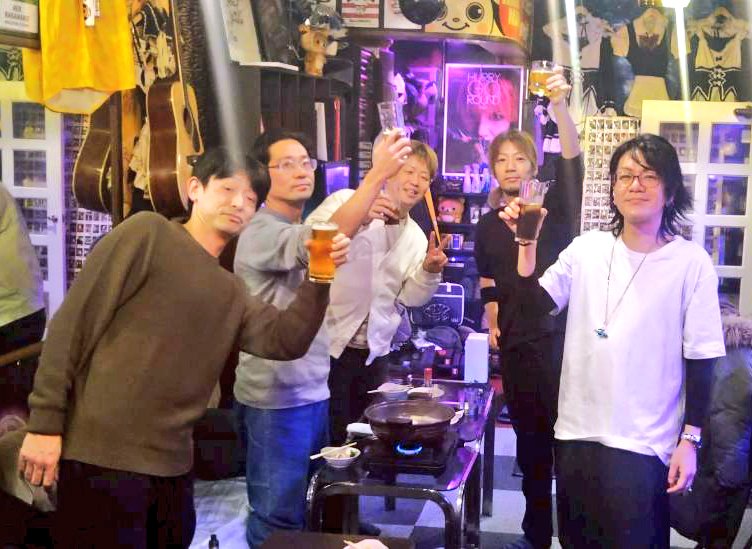 naotonakamura69's tweet photo. 今年最後の忘年会は学生時代から苦楽を共にしたオジサンズで締めくくり✨️

本年もスポラ、お店、沢山の場所で沢山の方々にお世話になりました！
オジサンまだまだ人生これから🔥の気持ちで来年も精進致しますので、末永く宜しくお願い致しますm(__)m

ではでは皆様、健康で良いお年を✨️ https://t.co/iioQlLuGKC