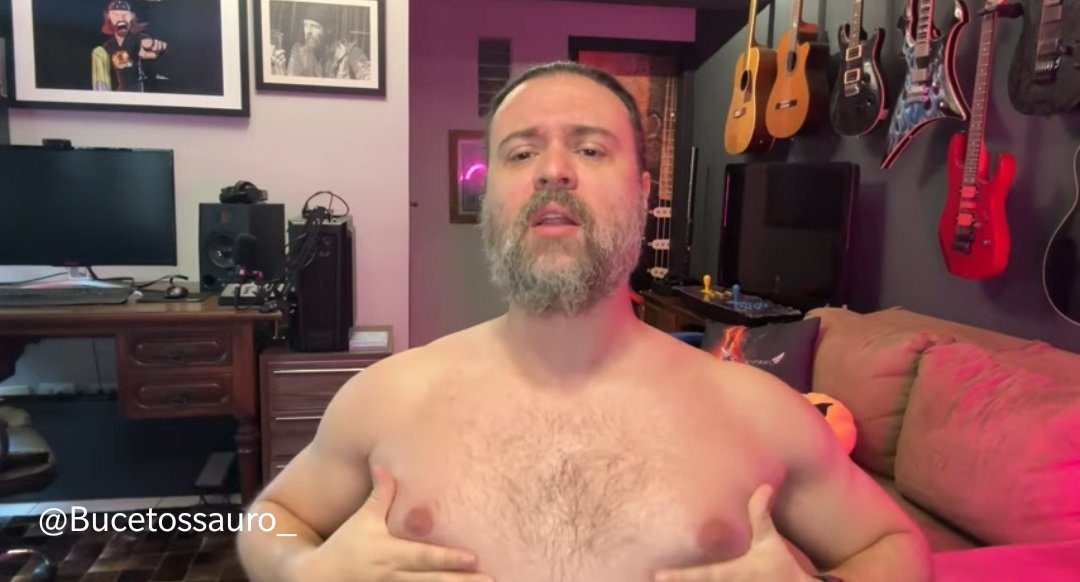 Deluxeshare's tweet photo. Polêmica! 

Acho podre, mas tenho um tesão inexplicável nesse homem! Uma cara de ser safado na cama...
#polemica #nandomoura https://t.co/3dSXhmT8V1