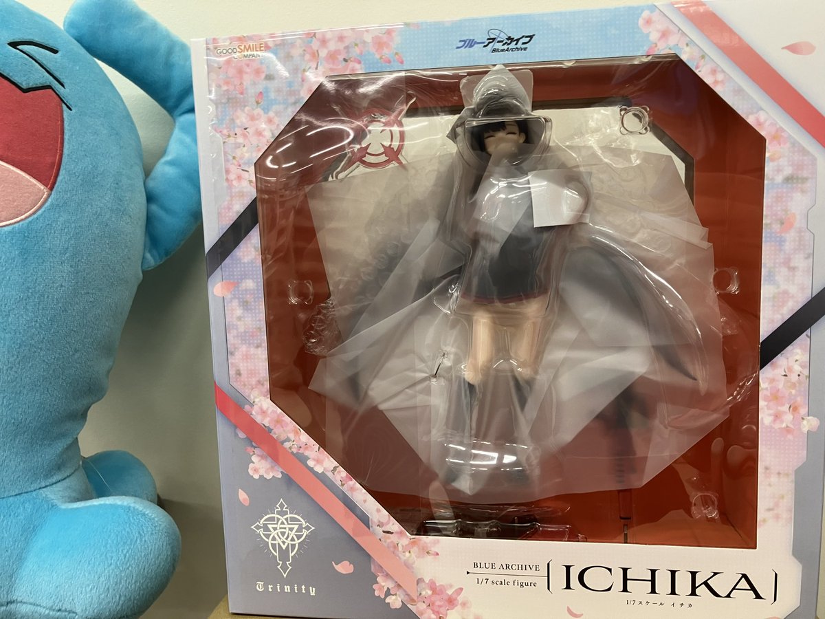 ブルーアーカイブより仲正イチカさんのフィギュアです。 糸目の子が