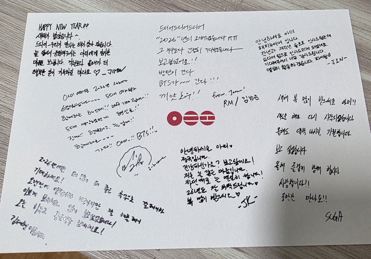 cupofjung's tweet image. 🐥 vamos ser felizes juntos 
🐨 bts está voltando!!! 
🐹 obrigada por esperarem por nós 
🐻 quero ver vocês felizes
🐰 eu senti muito a falta de vocês 
🐿️ vamos continuar juntos.
🐱 espero que este novo ano seja um ano confortável e feliz para todos.

QUE AMOR 😭😭😭