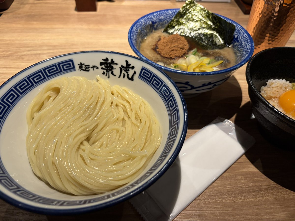 fiver5237's tweet photo. いつでもいつまでも並んでる https://t.co/udqhkYzwNE