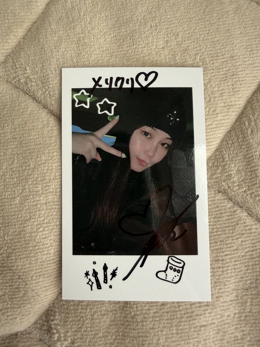 reina___only's tweet photo. 全く気が付かなったけど、タオルの中にサインチェキが入ってた🥹

今年も素敵な時間をありがとう
来年もいろんな楽曲が聴けますように

@rei__official_ https://t.co/Ua4DSWoMn3