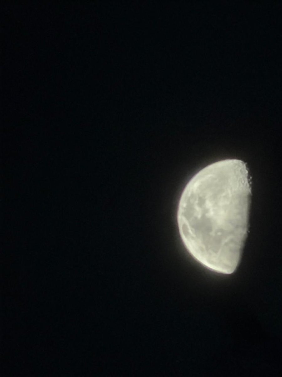 slondonouribe's tweet photo. Penúltima luna del 25 vía @MELI20_30 . https://t.co/5oZqeARQOi