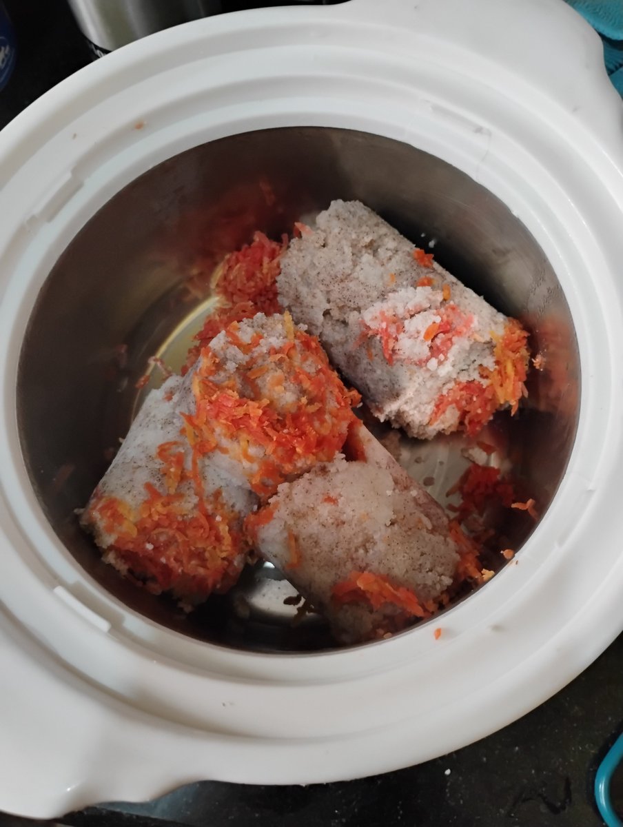 vincimax's tweet photo. New achievement unlocked.
Puttu made in puttu kudam.
#MeshuCooks https://t.co/xq632f0NRA