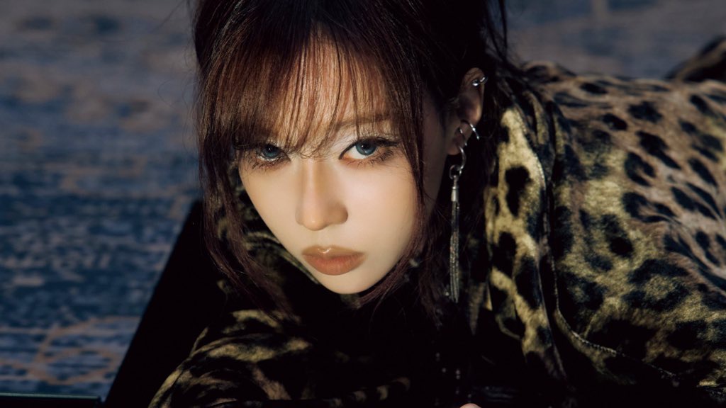 PopBase's tweet image. Happy 25th birthday to the talented Winter of aespa.

Debuting as a member of one of the most successful K-Pop girl groups of the new generation, the main vocalist, lead dancer, and visual has established herself as a leading figure in the K-Pop industry. She has showcased her