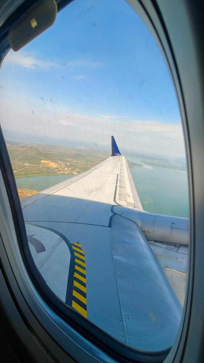 creditkeeda's tweet photo. First experience with Singapore Airlines! βοΈ
Posting from over 30,000 ft.π₯π
#ccgeeks #avgeeks #ck #creditkeeda https://t.co/9lWpJWJx62