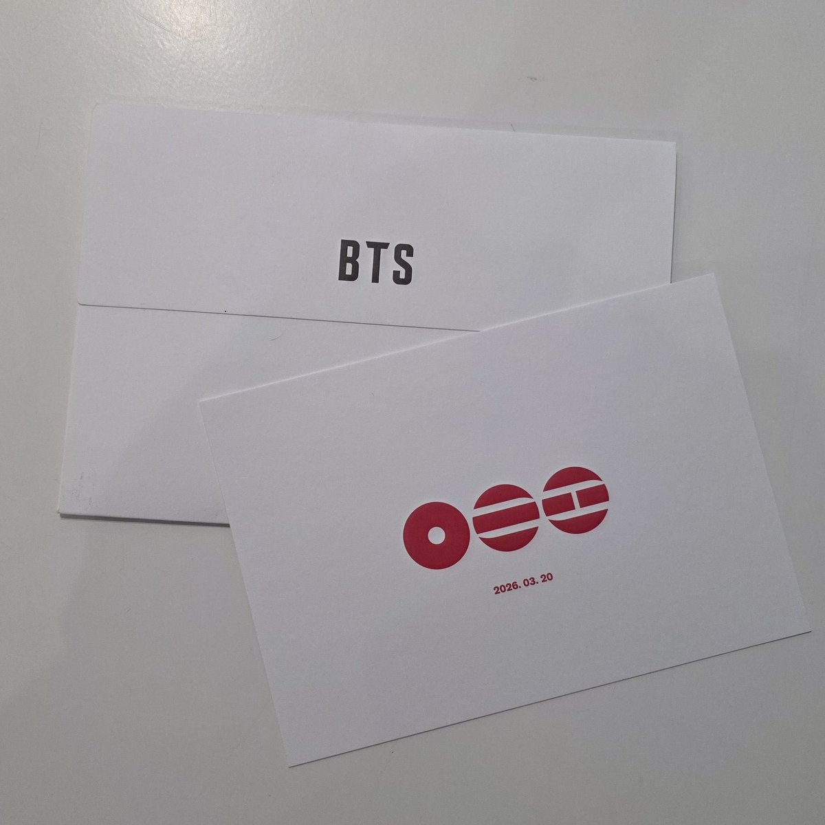 taeguide's tweet image. [TRANS] BTS Gold Membership Gift Messages — Taehyung 

🐯: In 2026, we’ll move forward with even more good memories together, so please look forward to it. It’s been a while since the last album was released, so I’m a little nervous, but I’ll do my best so please look on me…