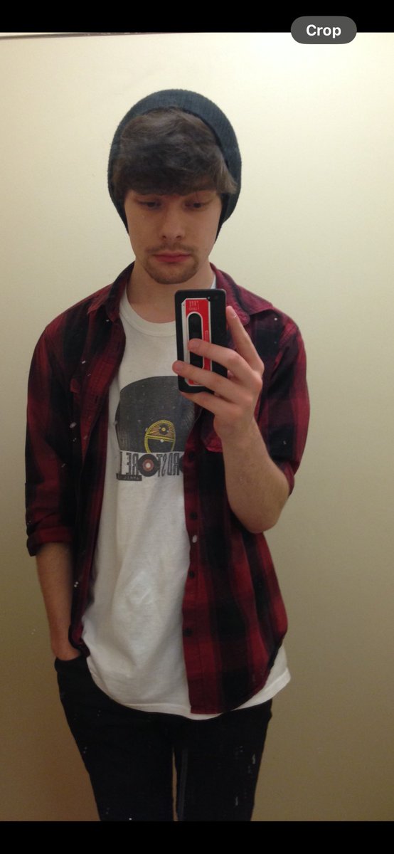 lexrees's tweet image. 20 vs. 30, and there are at least five things in the last decade I have grown out of or have been gently told to stop doing that are all in evidence here