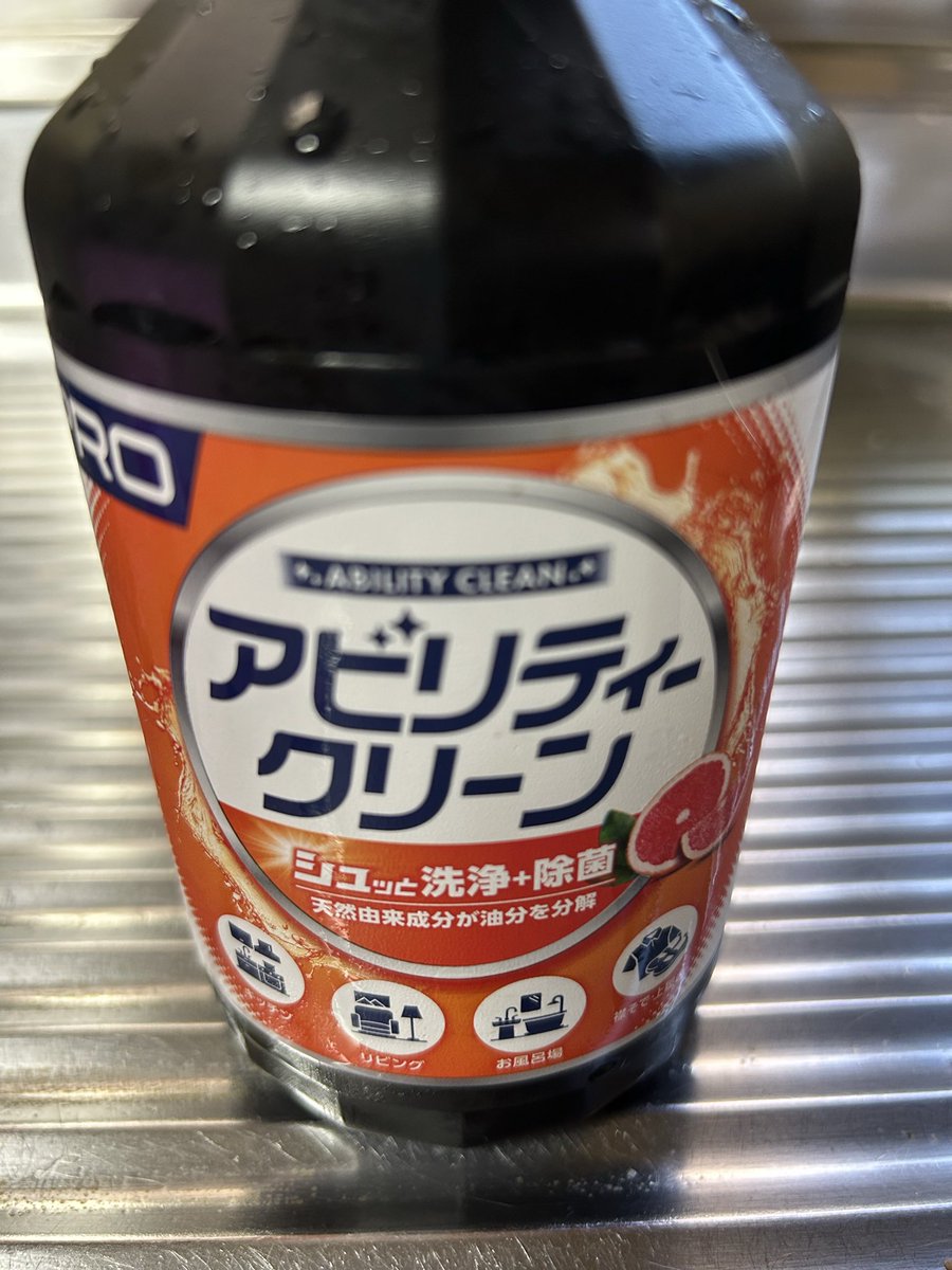 Nill_sora's tweet photo. 年末掃除、今年のMVP
吹きかけるだけで汚れが流れ落ちるのがわかる。こすらず拭き取るだけですんごい綺麗になるから楽しくなってくる https://t.co/aOdToEK0qy